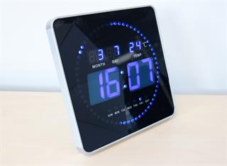 Flo-clock digitalt vægur med klokkeslæt, dato og temperatur