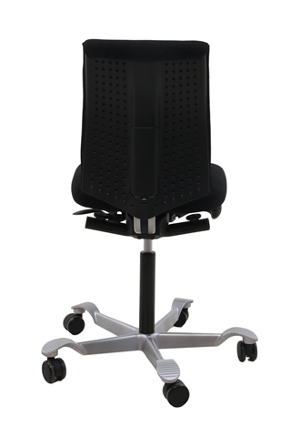 Håg H05 5300 kontorstol i sort med sølvgråt fodkryds.