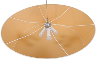 Loftslampe i beige.